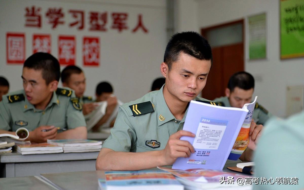 从长远看军校好还是警校好(不建议一般家庭考军校的原因)